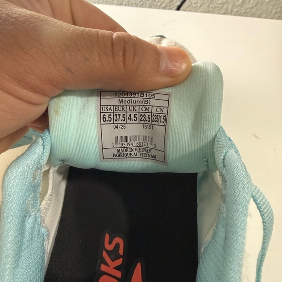 Brooks launch 11 Women's Athletic Shoes - White and Light Blue - Picture 10 of 10